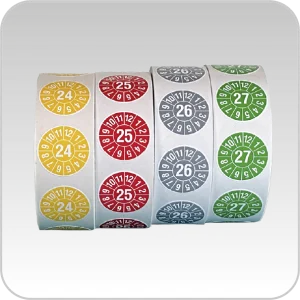 Keuringsstickers met IMO-kleurcodering op rol